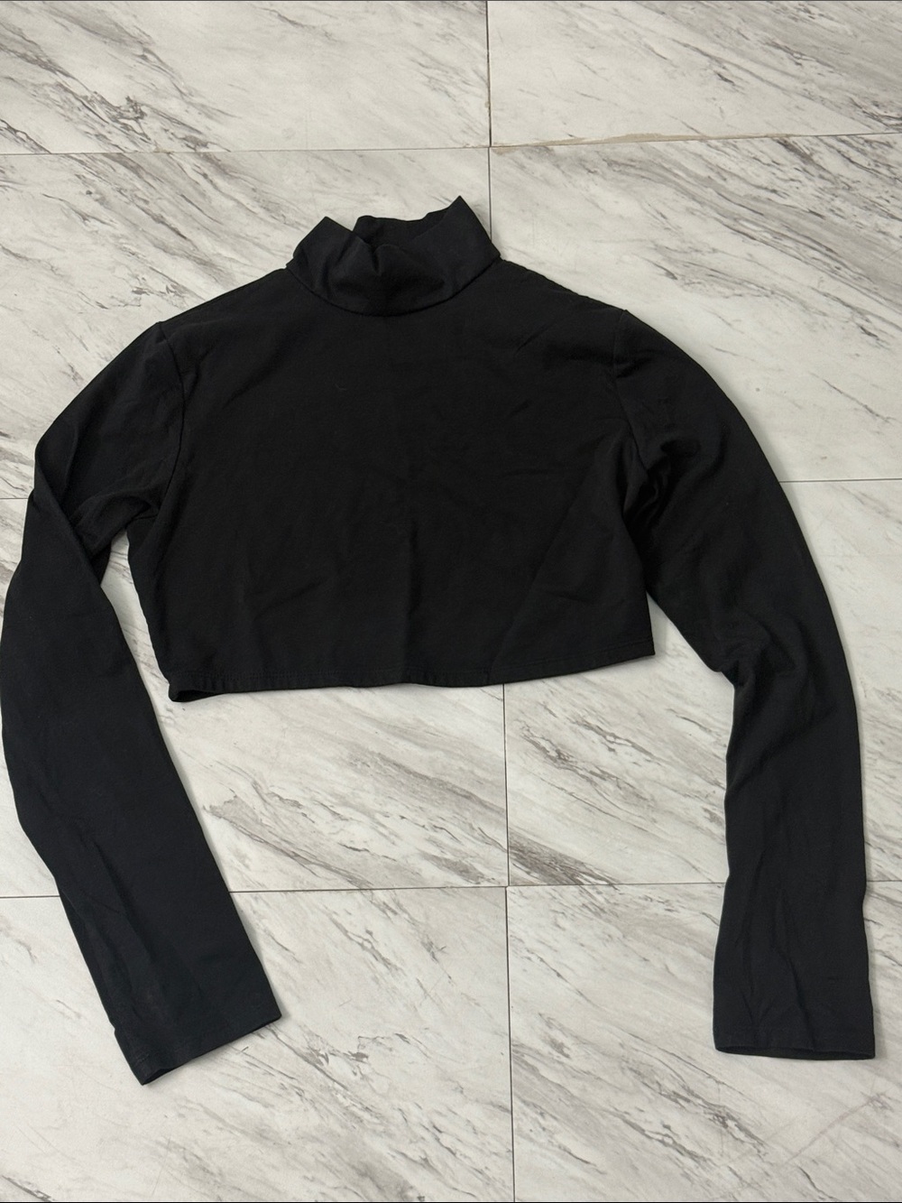 Express Black Cropped Turtleneck Long-Sleeve Top